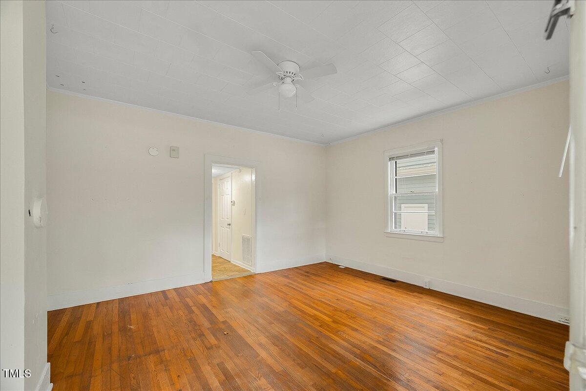 1634 Crest Road Raleigh, NC 27606 - Photo 5 of 36 05-P1256155