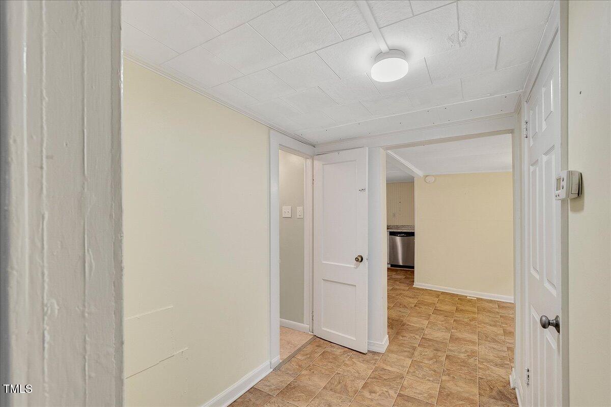 1634 Crest Road Raleigh, NC 27606 - Photo 7 of 36 07-P1256165