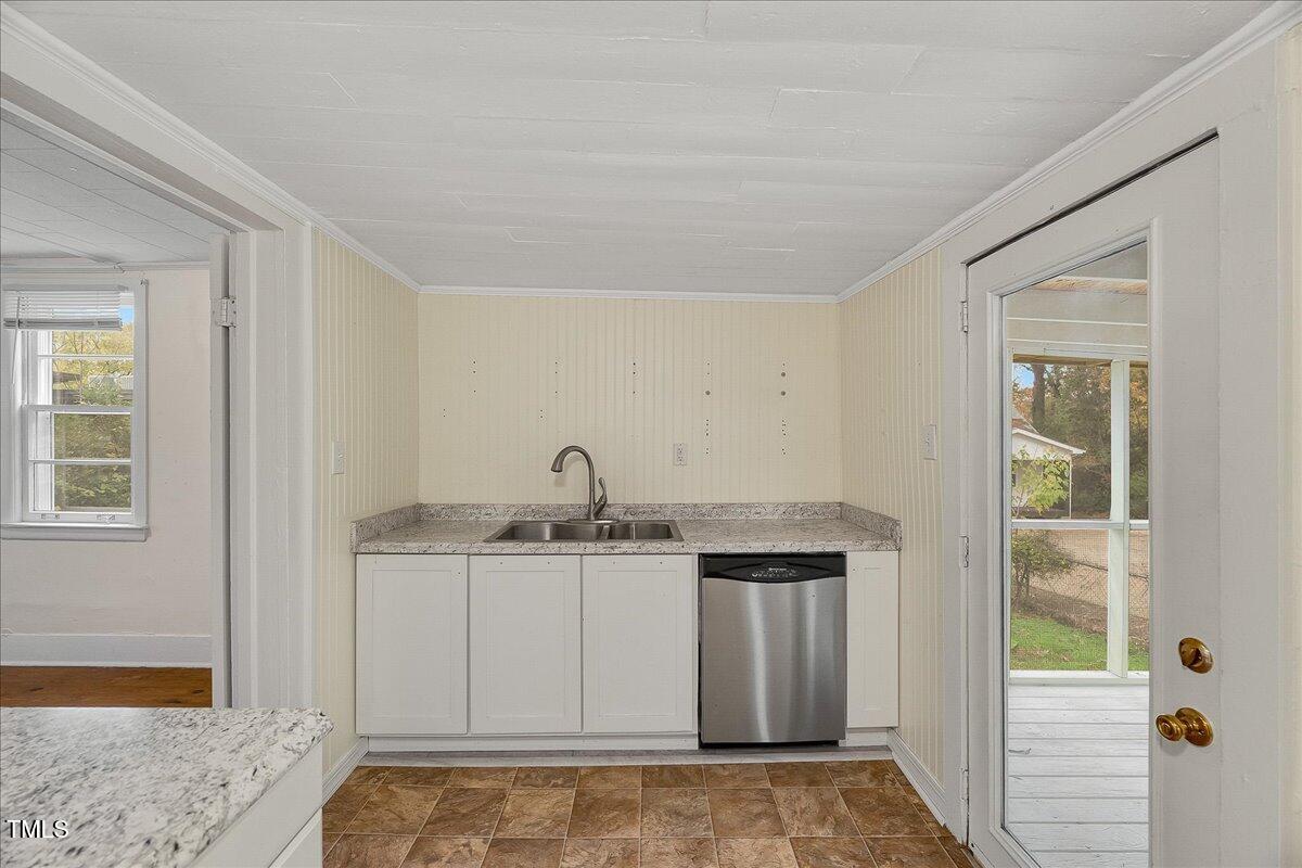 1634 Crest Road Raleigh, NC 27606 - Photo 10 of 36 10-P1256180