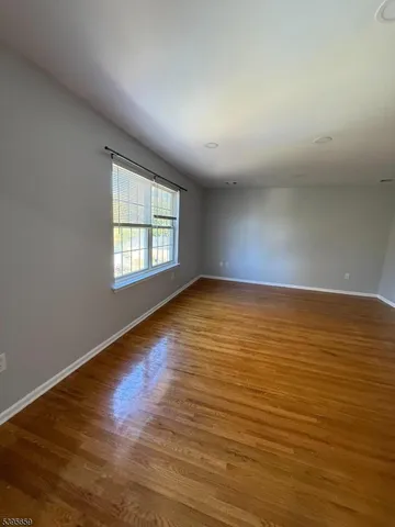 $2,700 | 155 Race Street, Elizabeth, NJ 07202