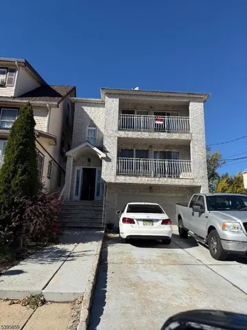 $2,700 | 155 Race Street, Elizabeth, NJ 07202