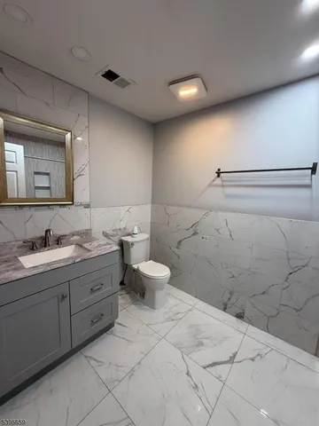 $2,700 | 155 Race Street, Elizabeth, NJ 07202