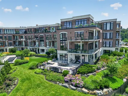 $2,695,000 | 10 Shore Road, Unit 101, Glenwood Landing, NY 11547