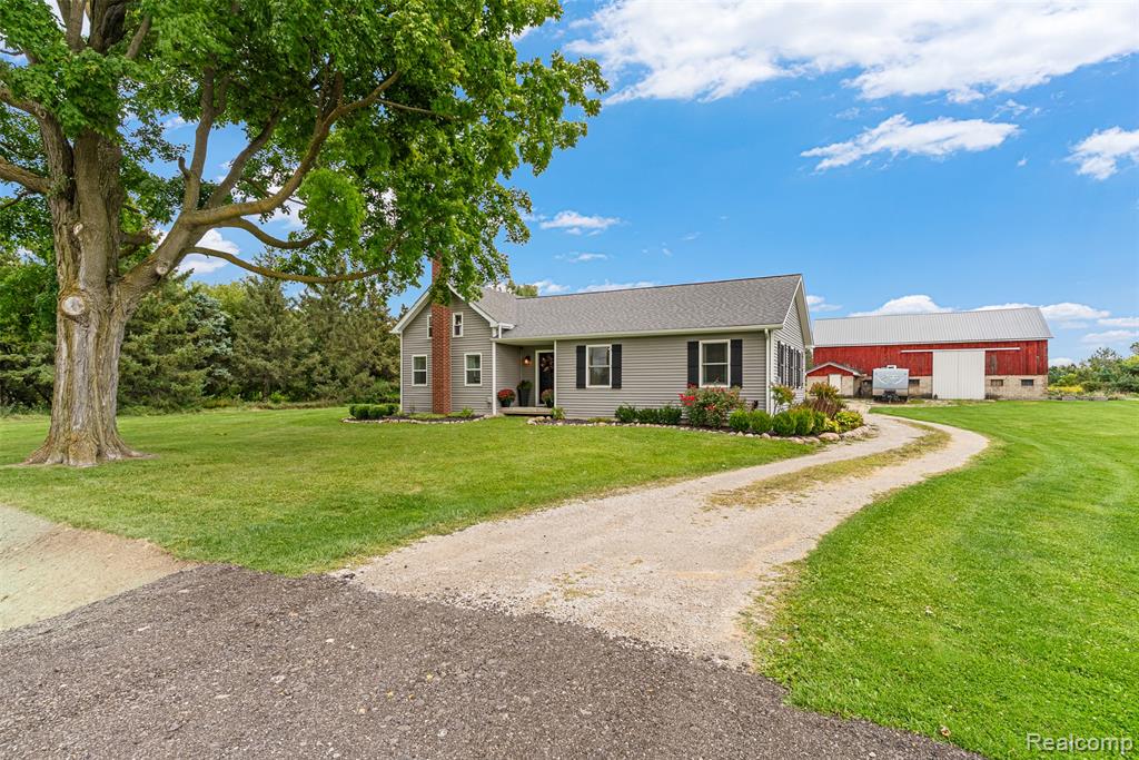 10433 South Nichols Road Gaines, MI 48436 - Photo 4 of 49