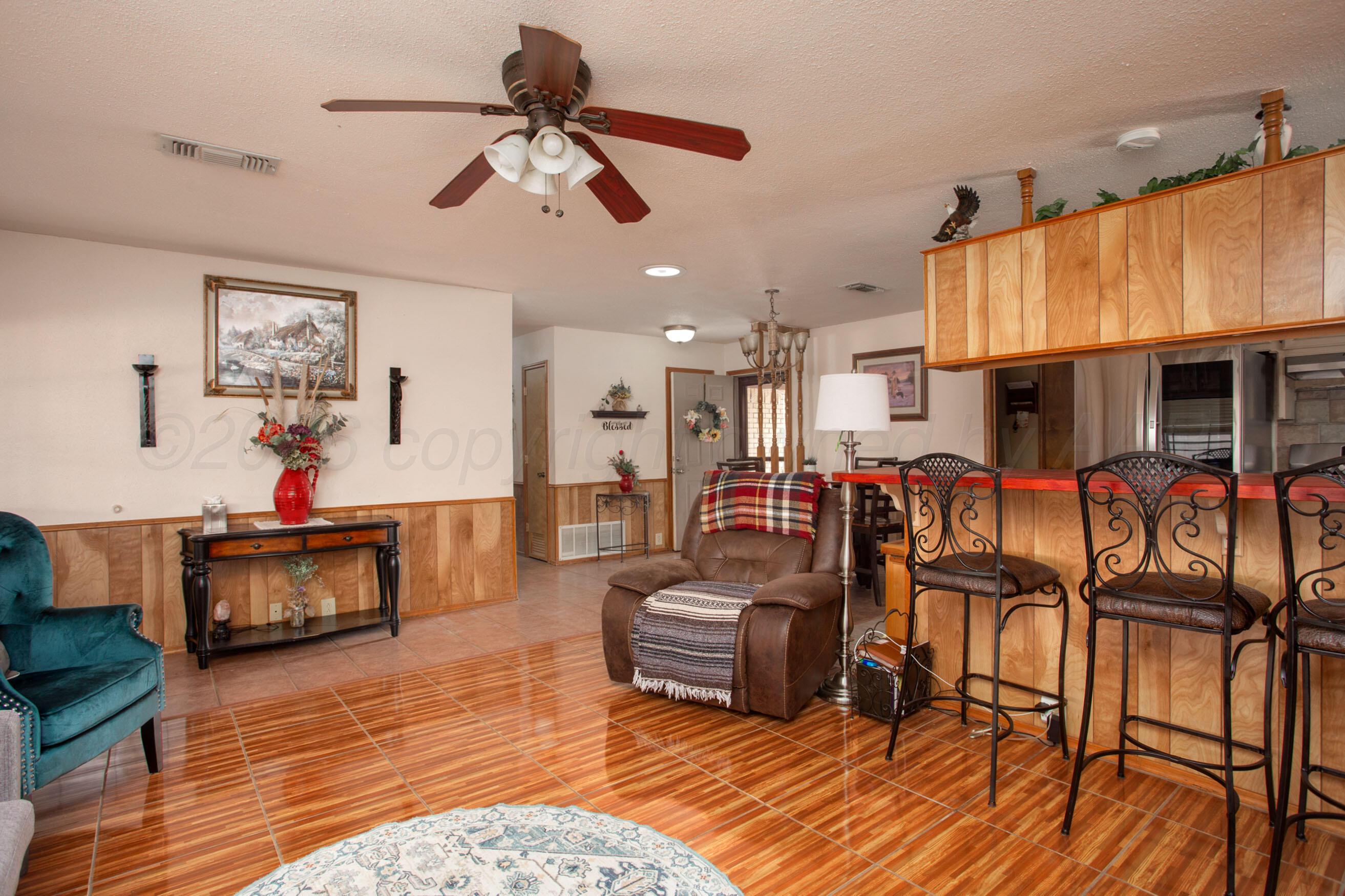3570 Mack Road Amarillo, TX 79118 - Photo 6 of 33 Living Room - 3