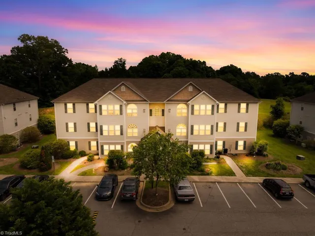 $169,000 | 6112 Hedgecock Circle, Unit 3B, High Point, NC 27265