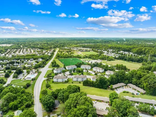 $169,000 | 6112 Hedgecock Circle, Unit 3B, High Point, NC 27265