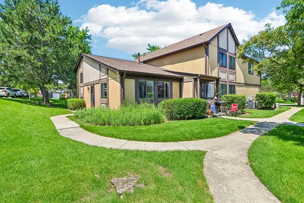 $274,000 | 1298 Inverrary Lane, Palatine, IL 60074