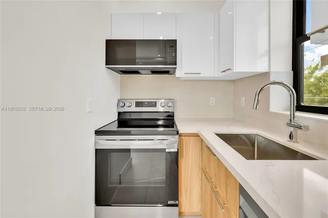 $2,050 | 530 Southwest 11th Avenue, Unit 303, Miami, FL 33130