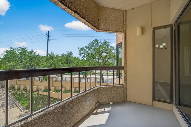 $349,000 | 2001 Holcombe Boulevard, Unit 206, Houston, TX 77030