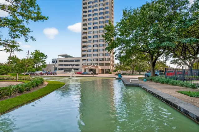 $349,000 | 2001 Holcombe Boulevard, Unit 206, Houston, TX 77030