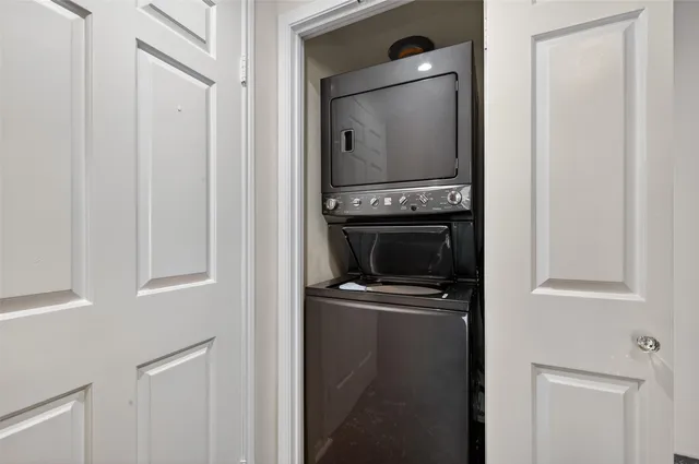 $349,000 | 2001 Holcombe Boulevard, Unit 206, Houston, TX 77030