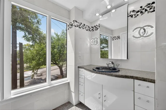 $349,000 | 2001 Holcombe Boulevard, Unit 206, Houston, TX 77030