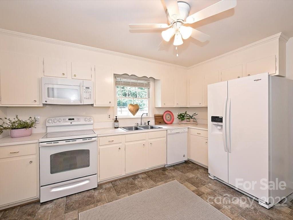 6930 Windyrush Road Charlotte, NC 28226 - Photo 8 of 21 Gallery Image 8