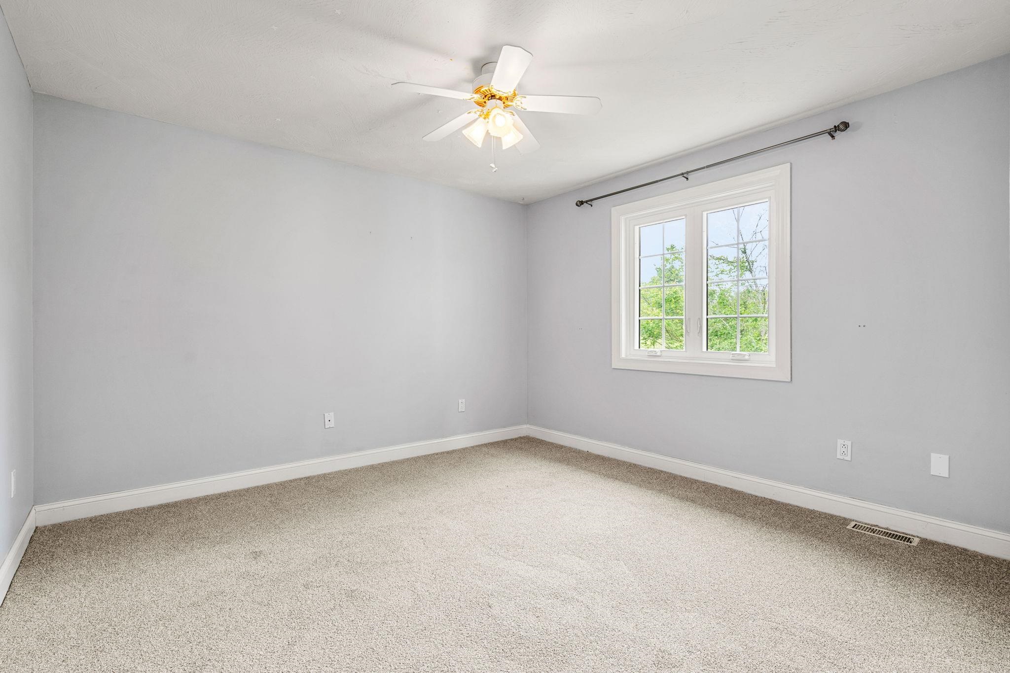 38 Farmington Road Nashua, NH 03060 - Photo 34 of 47