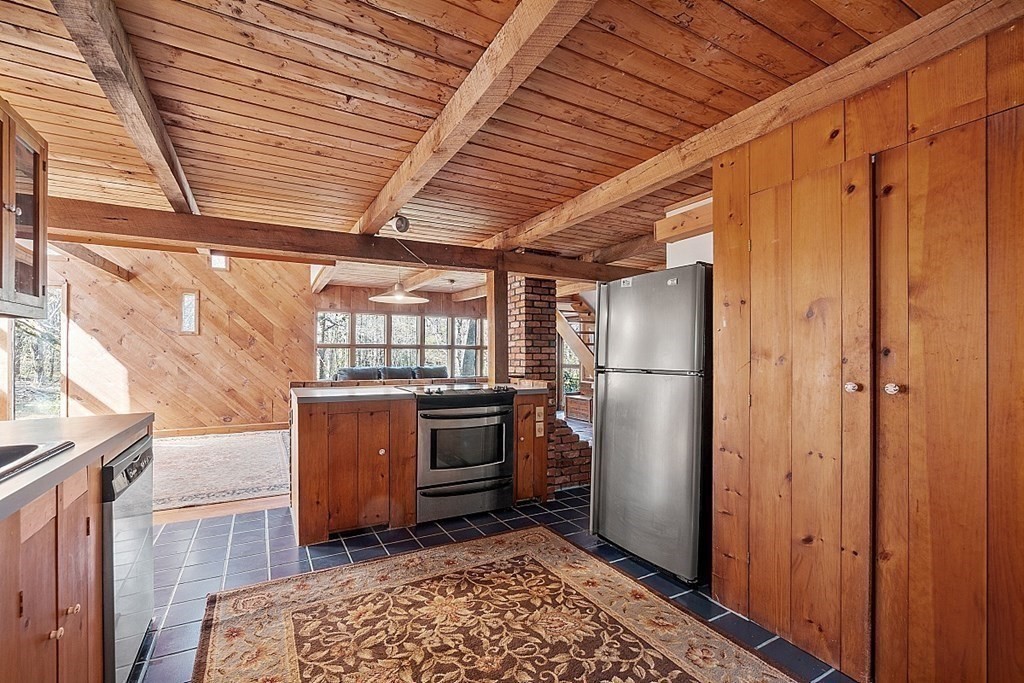 136 Rindge Turnpike Ashburnham, MA 01430 - Photo 6 of 40