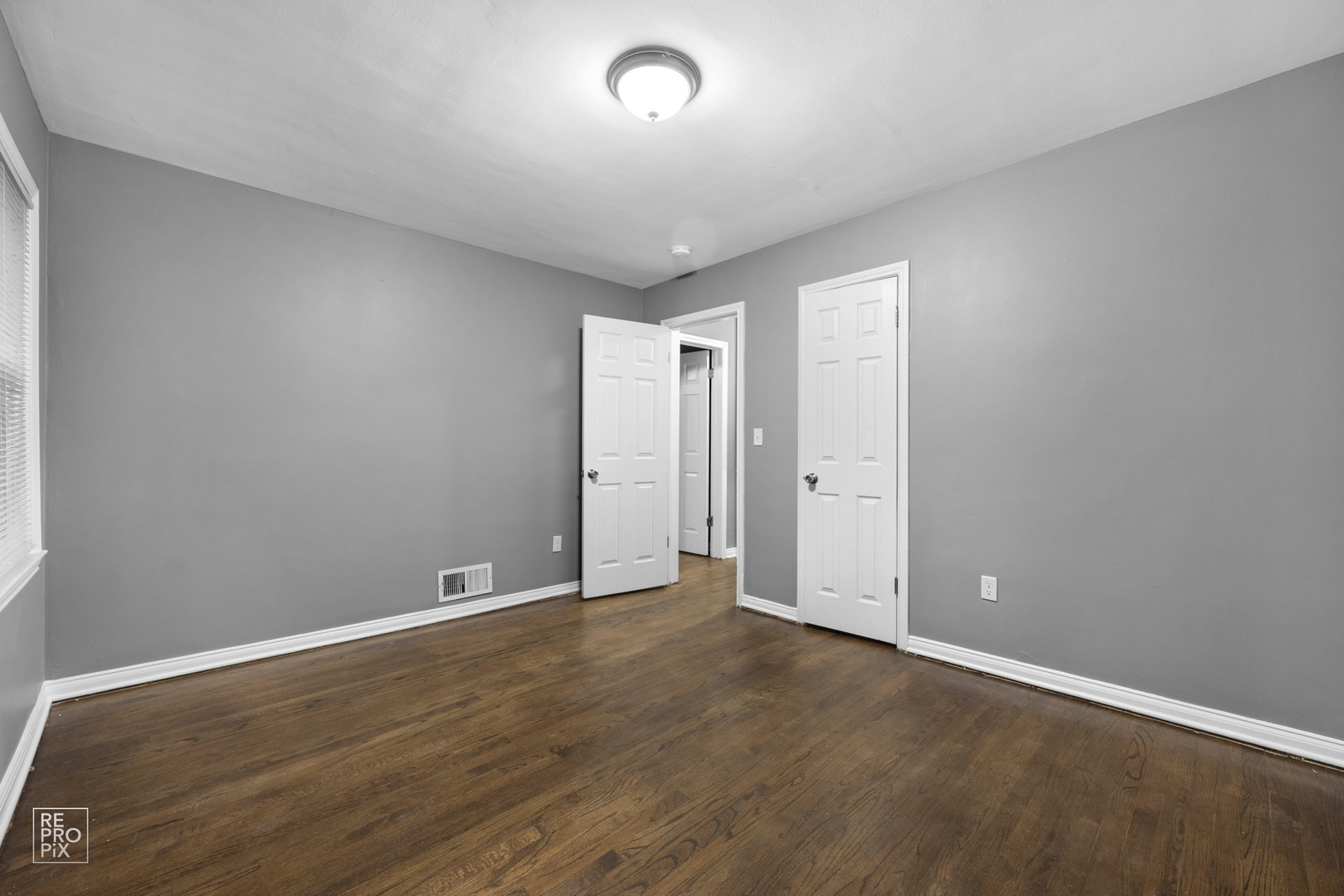 342 Pulaski Road Calumet City, IL 60409 - Photo 5 of 10 a view of an empty room