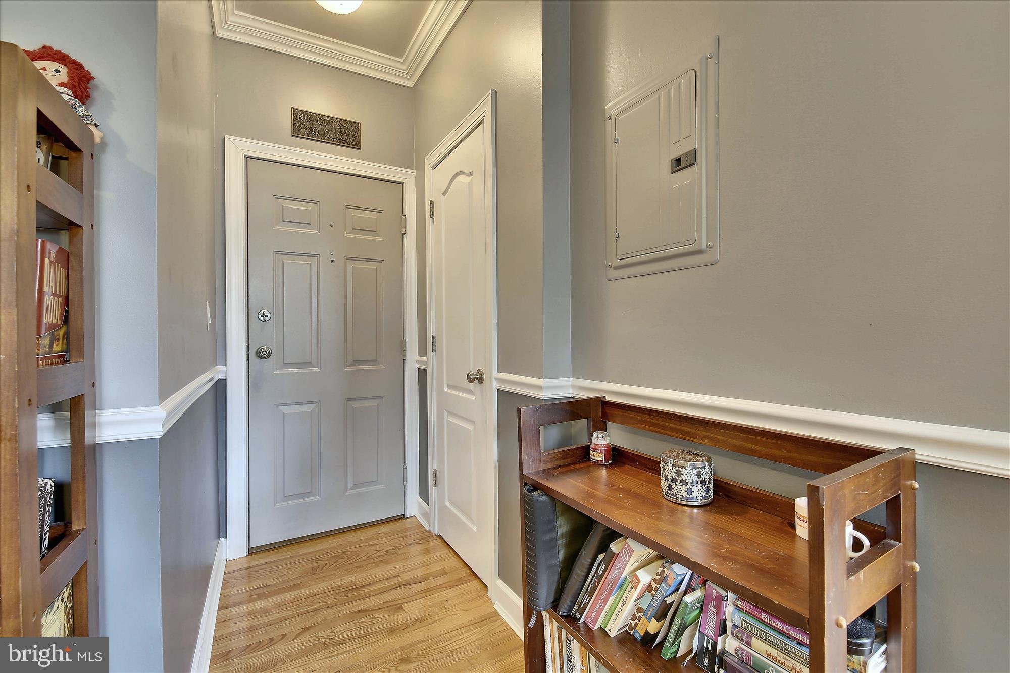 1816 Kalorama Road Northwest, Unit 302 Washington, DC 20009 - Photo 16 of 45 Front hall