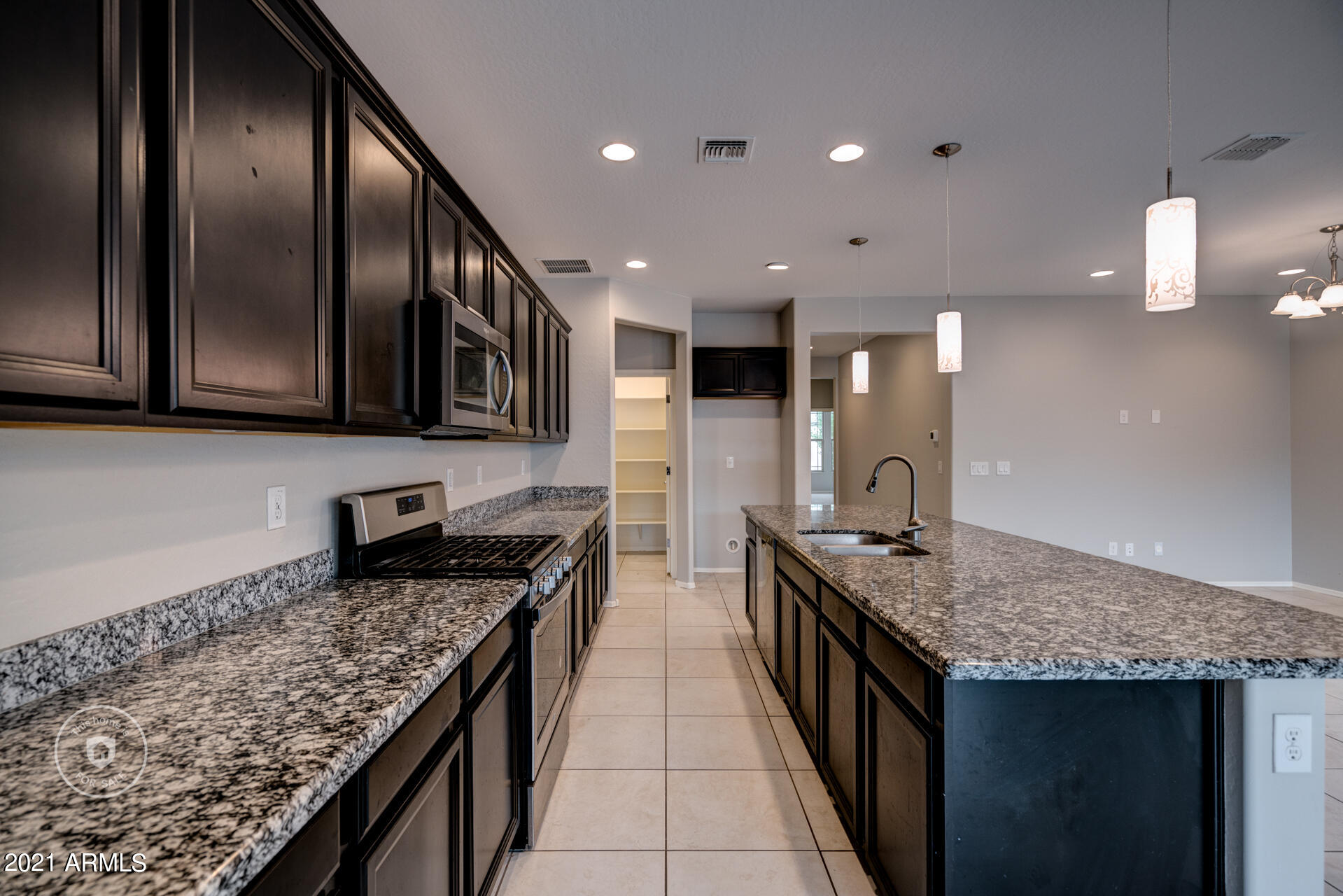 2417 East Beverly Road Phoenix, AZ 85042 - Photo 7 of 24 photo_07