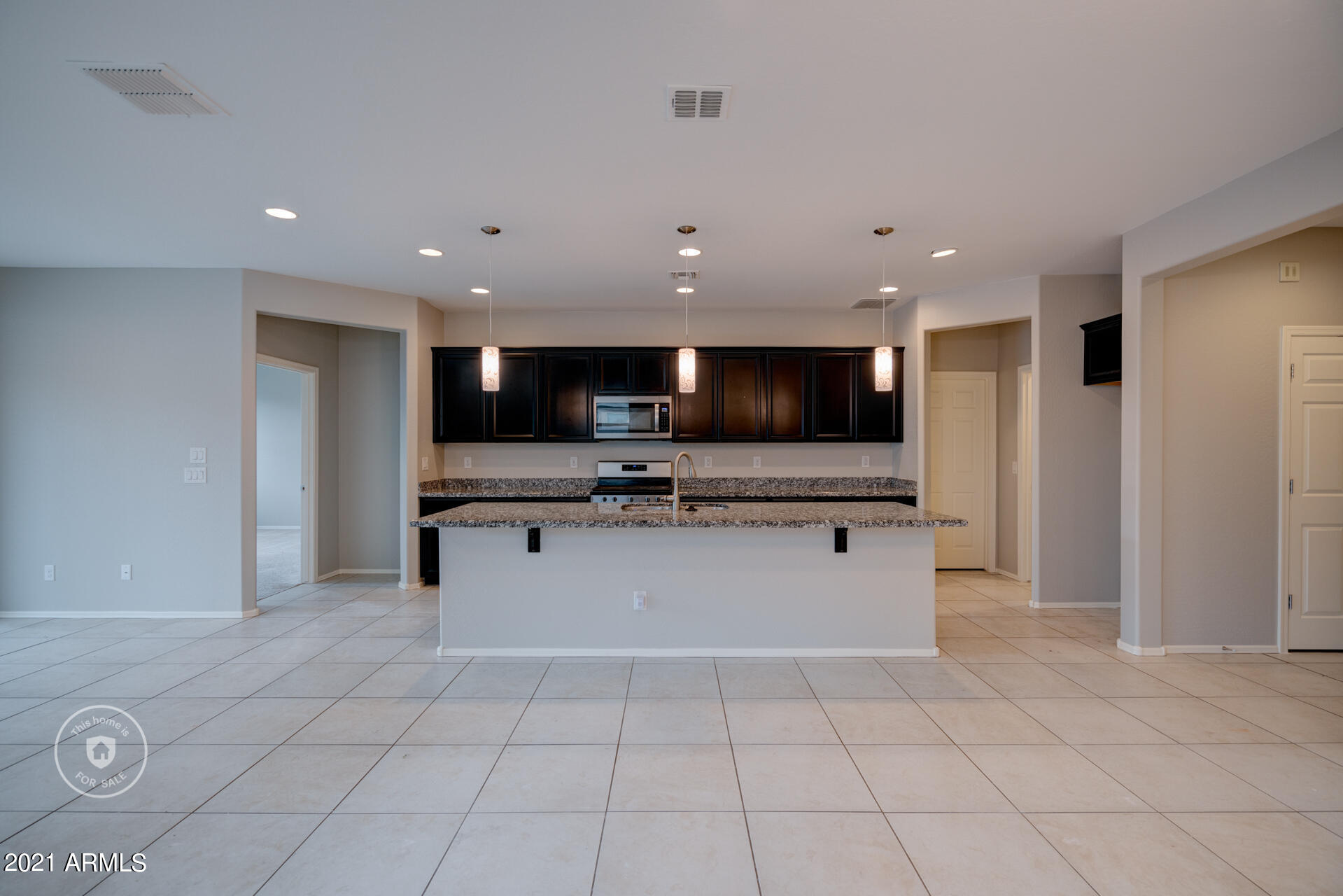 2417 East Beverly Road Phoenix, AZ 85042 - Photo 8 of 24 photo_08