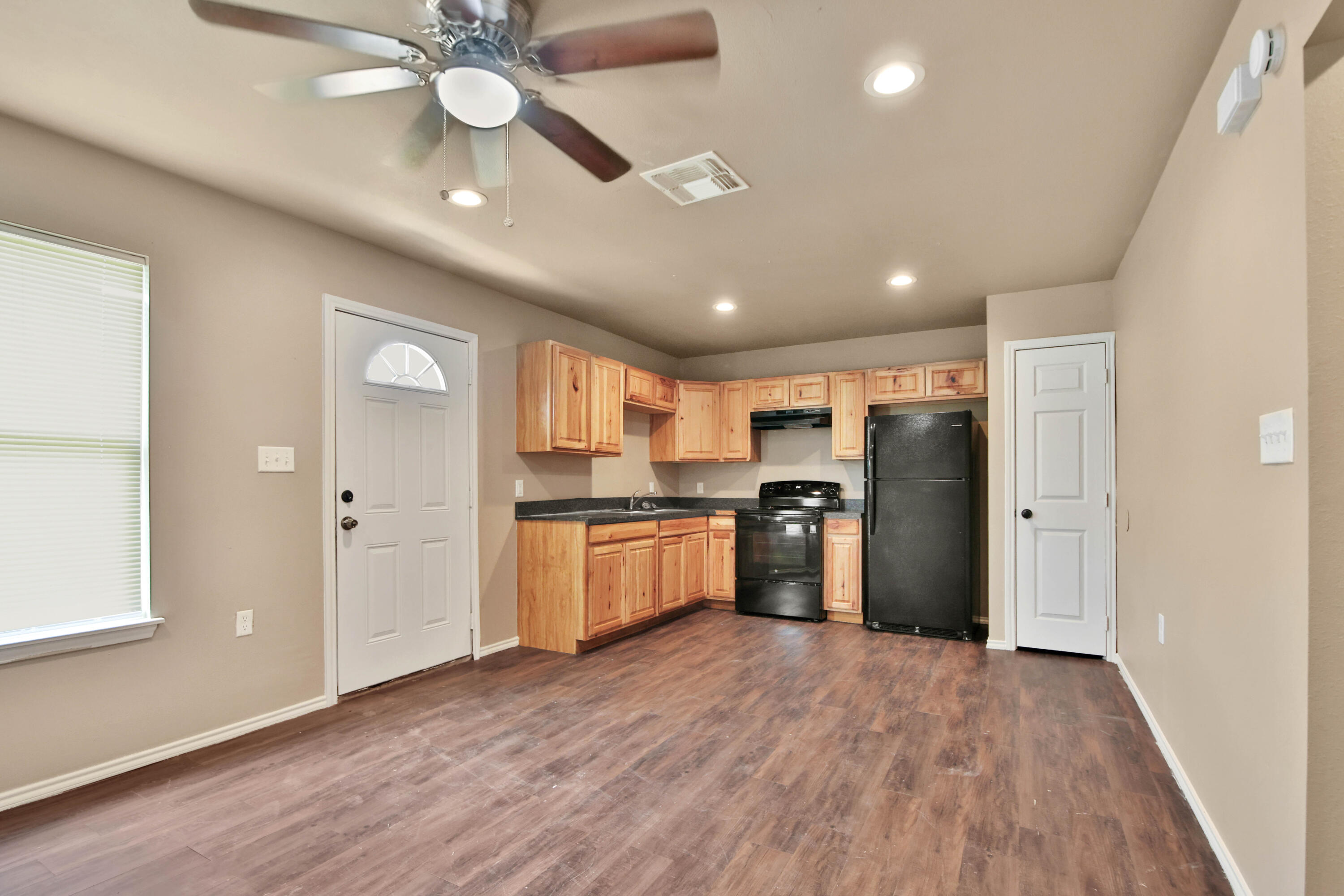 209 36th Street Lubbock, TX 79404 - Photo 4 of 19 IMG_3414