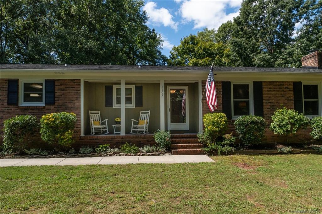 1101 Elliott Road Charlotte, NC 28216 - Photo 3 of 41 Gallery Image 3