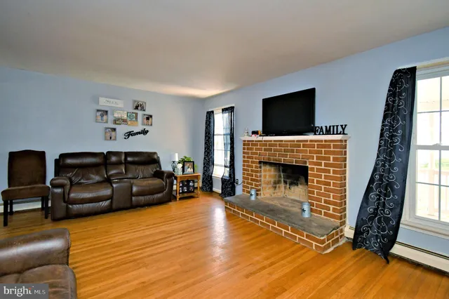 $360,000 | 109 Old Airport Road, Douglassville, PA 19518