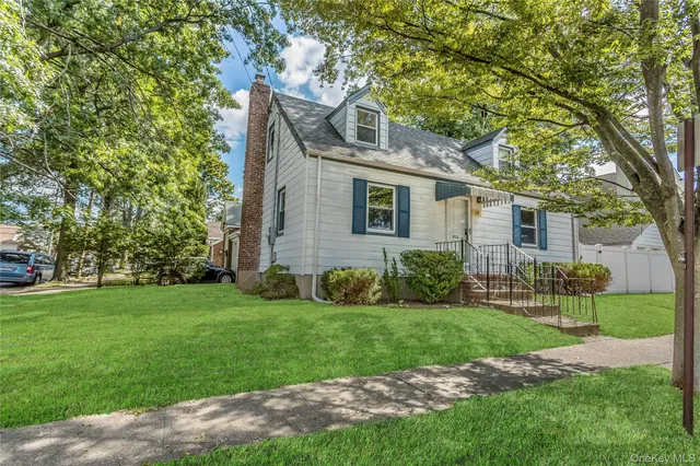 $795,000 | 136 North 1st Street, New Hyde Park, NY 11040