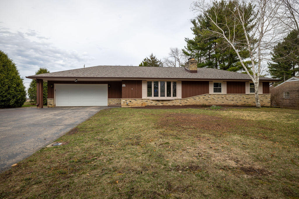W225S9080 Mt Carmel Road Big Bend, WI 53103 - Photo 2 of 46 BigBendProperty4-13-26-5