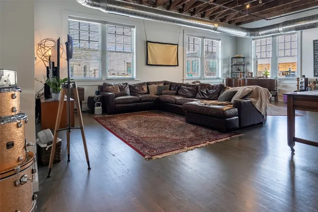 $1,900 | 102 East 2nd Street, Unit 201, Taylor, TX 76574