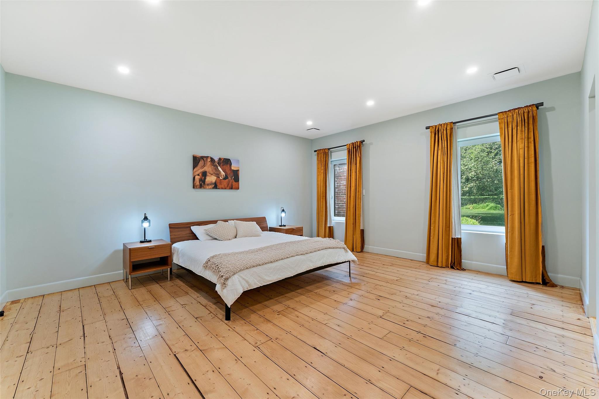 15 Hudson Road East Irvington, NY 10533 - Photo 17 of 49 Primary bedroom with two walk-in closets and ensuite bathroom.