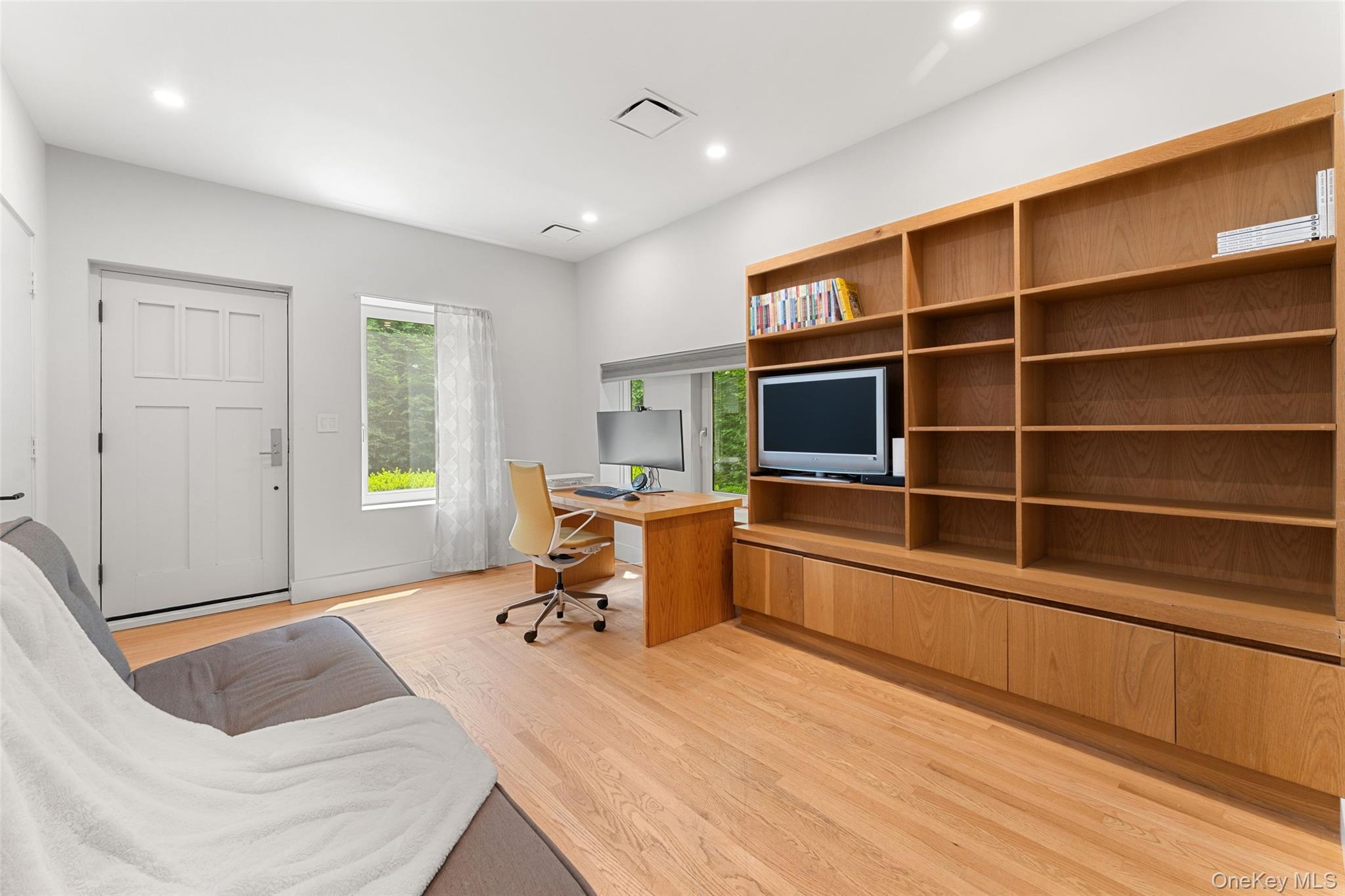 15 Hudson Road East Irvington, NY 10533 - Photo 30 of 49 Office with ensuite half bath and separate exterior entrance.