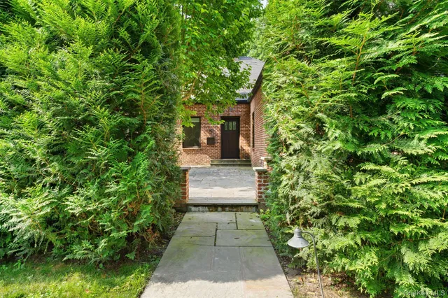 $1,800,000 | 15 Hudson Road East, Irvington, NY 10533