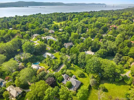 $1,800,000 | 15 Hudson Road East, Irvington, NY 10533