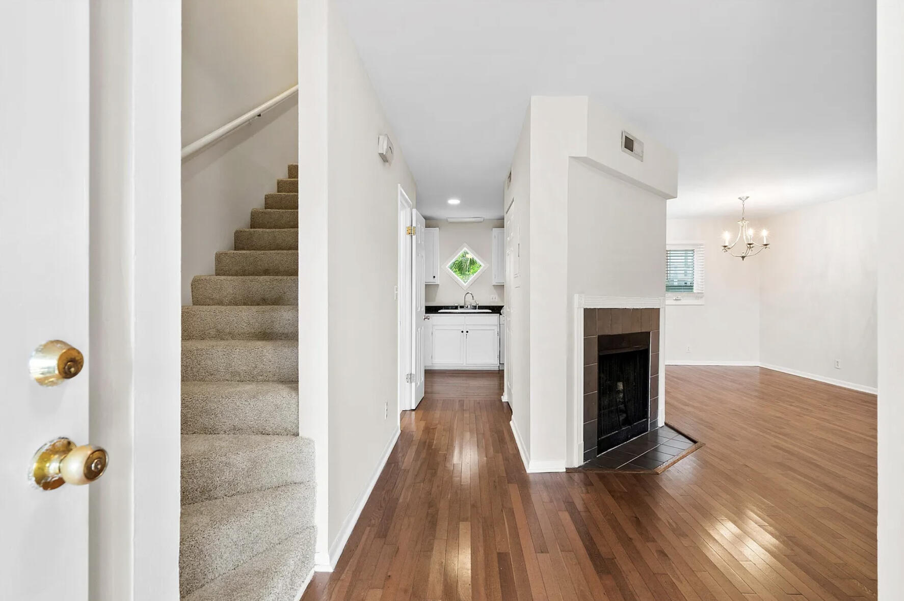 22 Ogier Street Charleston, SC 29403 - Photo 11 of 25 Inviting Entrance