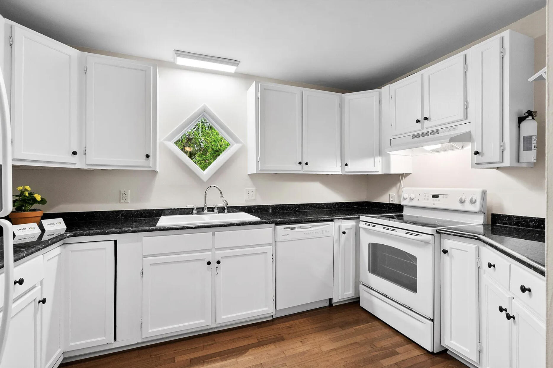 22 Ogier Street Charleston, SC 29403 - Photo 16 of 25 Kitchen