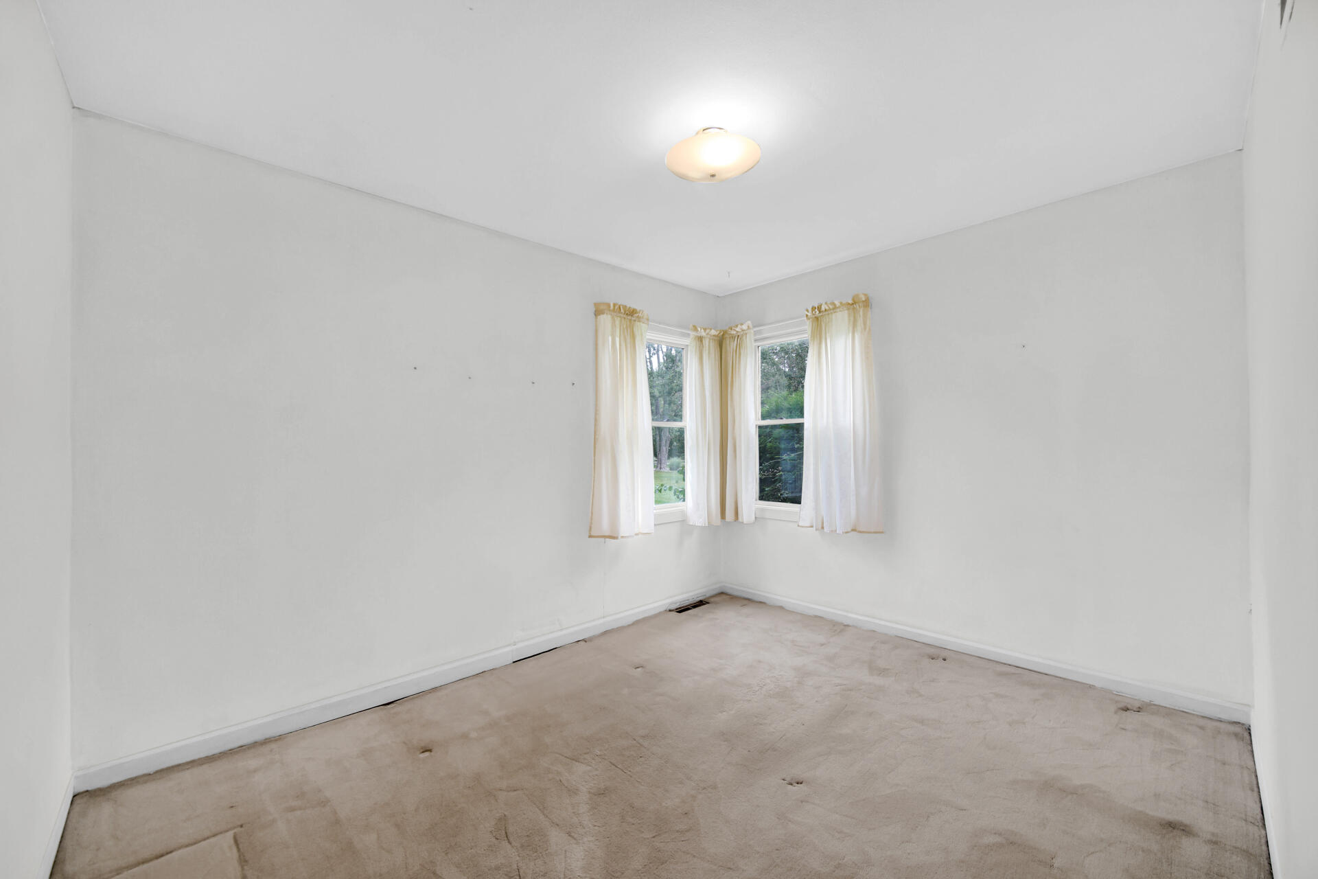 1288 North Brummitt Road Chesterton, IN 46304 - Photo 15 of 23 an empty room with windows