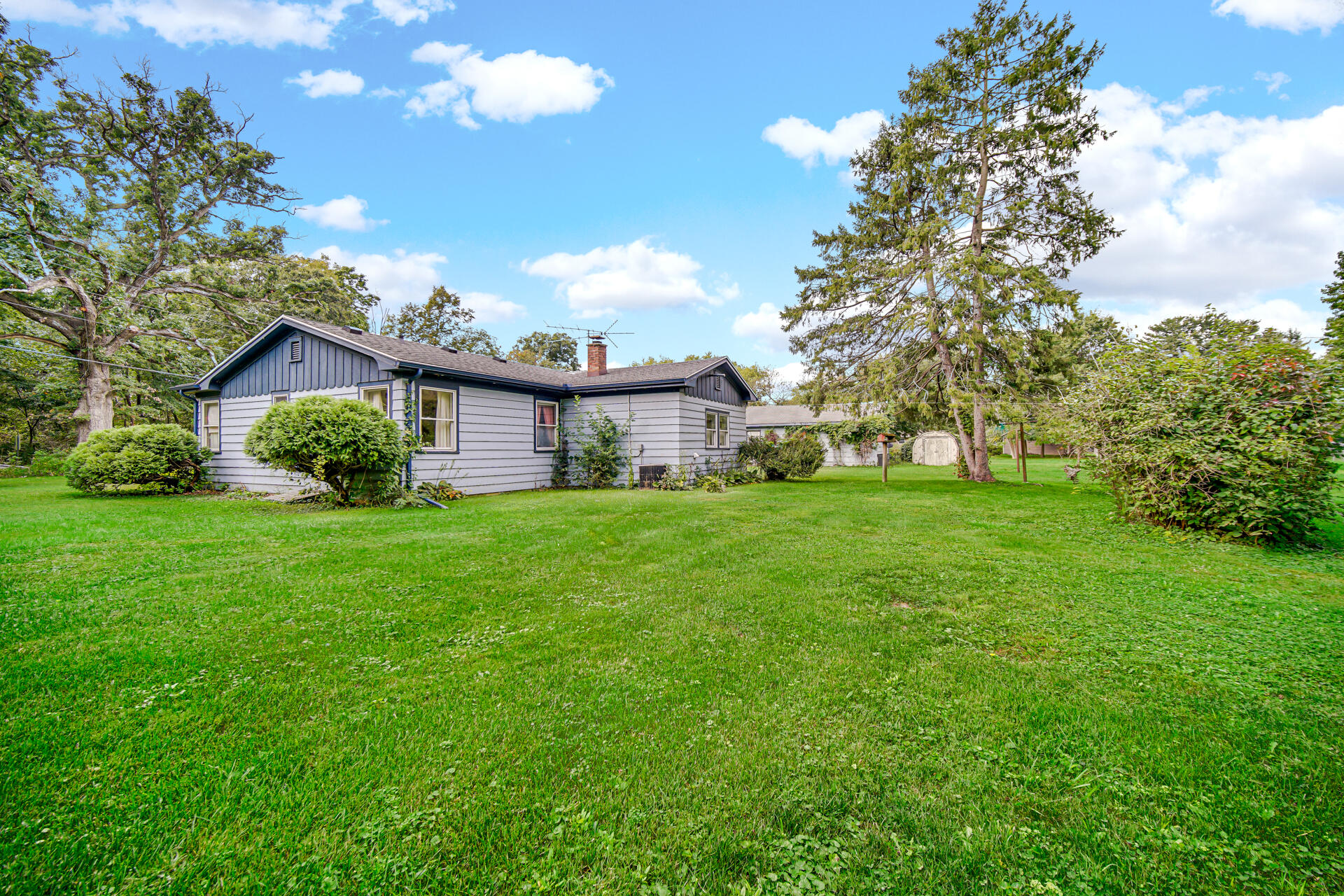 1288 North Brummitt Road Chesterton, IN 46304 - Photo 21 of 23 a front view of a house with garden