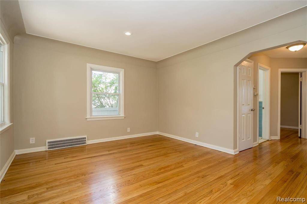24844 Landau Center Line, MI 48015 - Photo 17 of 58