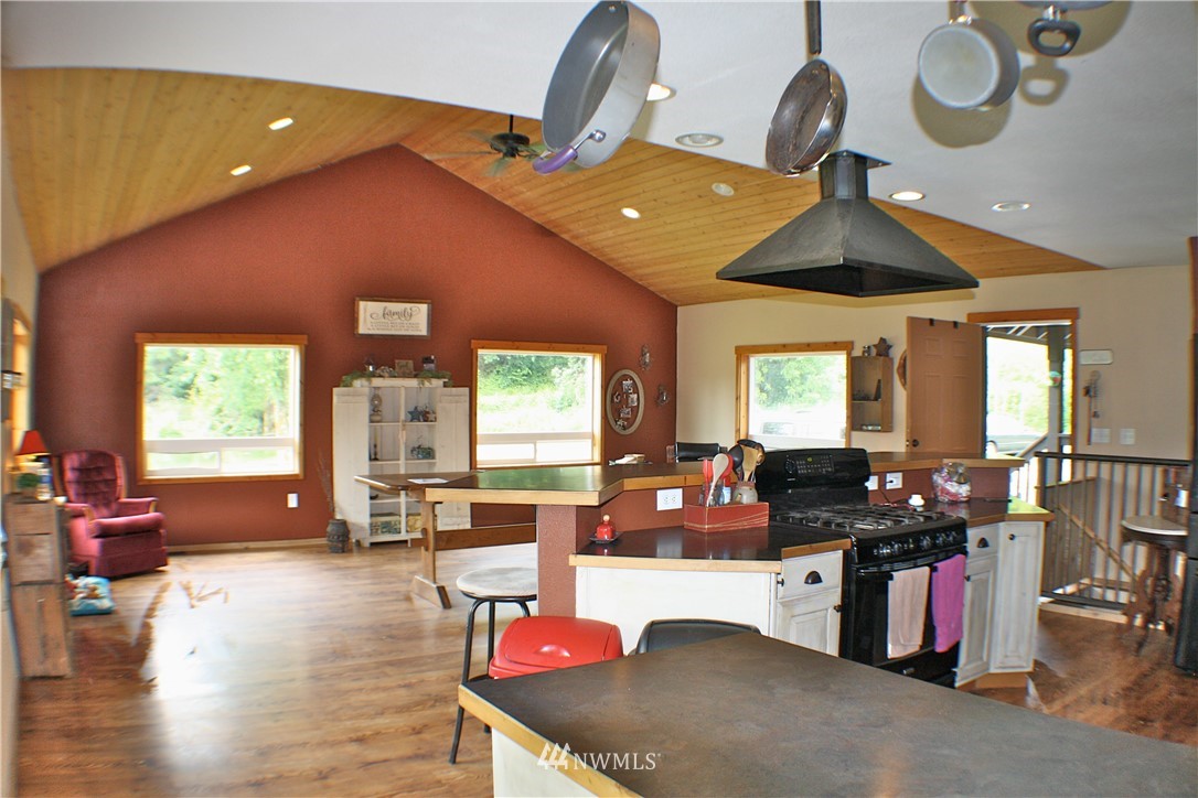 1673 Bunker Creek Road Chehalis, WA 98532 - Photo 10 of 36 Gallery Image 10