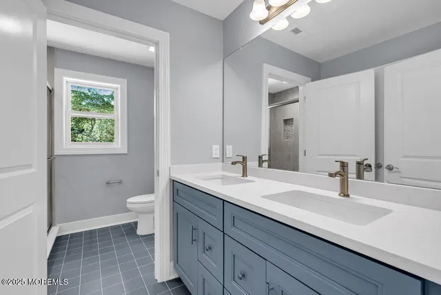 a black and white photo of a picture