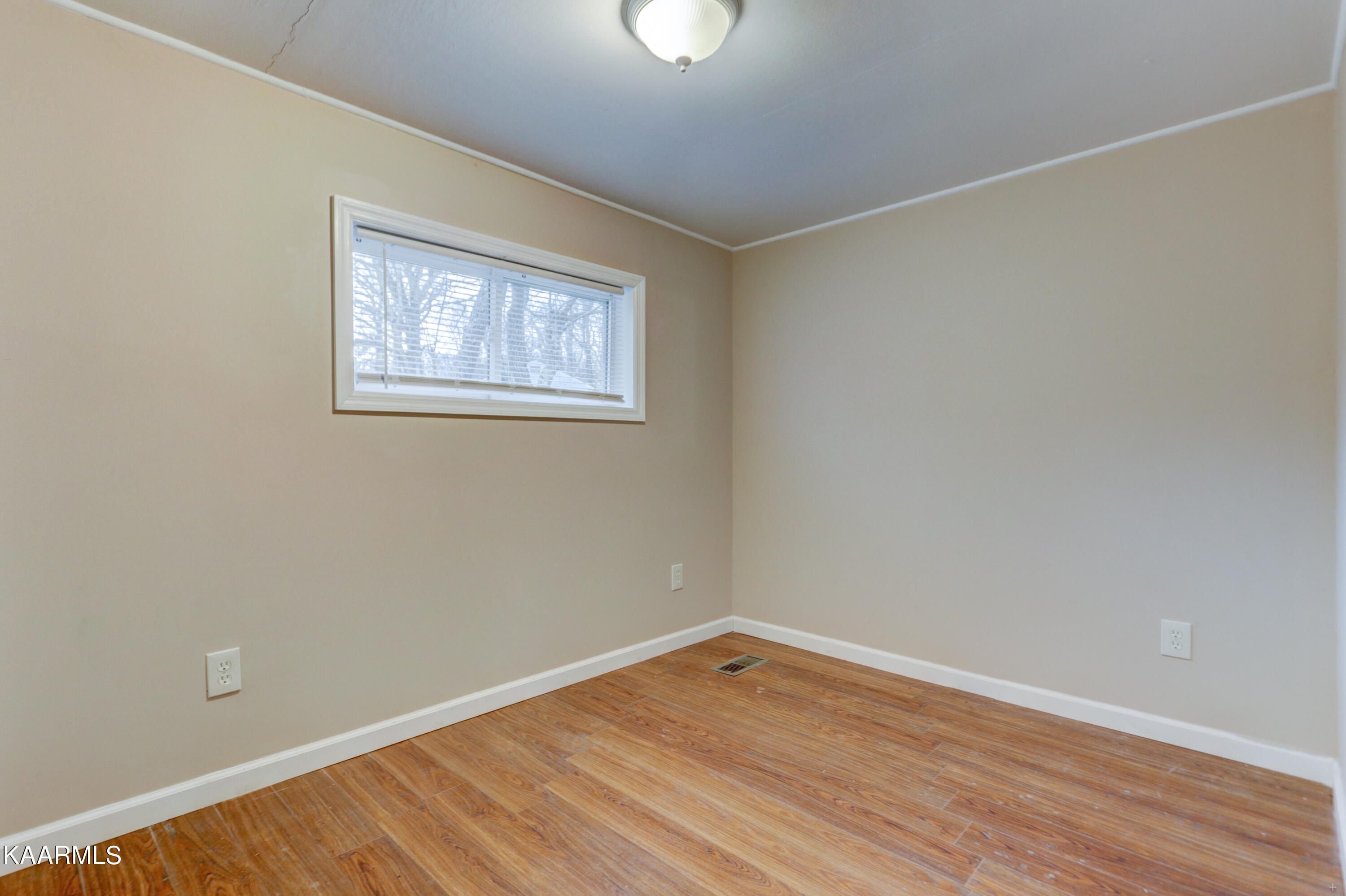 127 Jonathan Lane Oak Ridge, TN 37830 - Photo 11 of 15 Bedroom 1