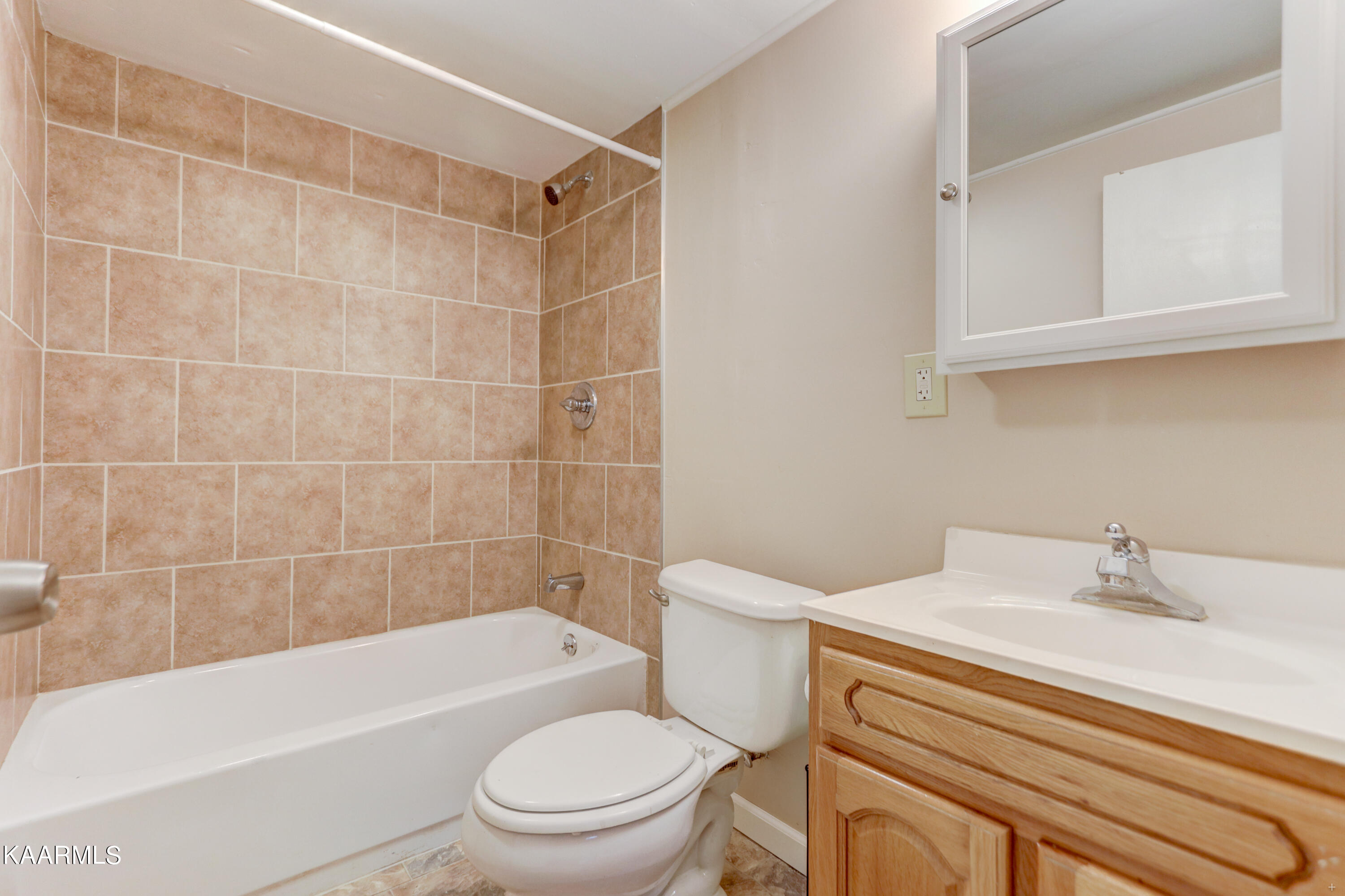 127 Jonathan Lane Oak Ridge, TN 37830 - Photo 12 of 15 Full Bathroom