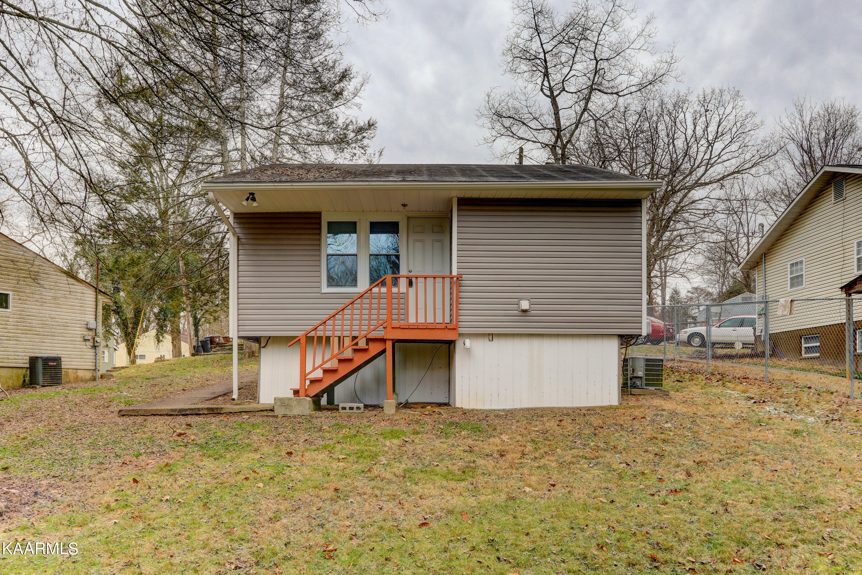 127 Jonathan Lane Oak Ridge, TN 37830 - Photo 3 of 15 FOH