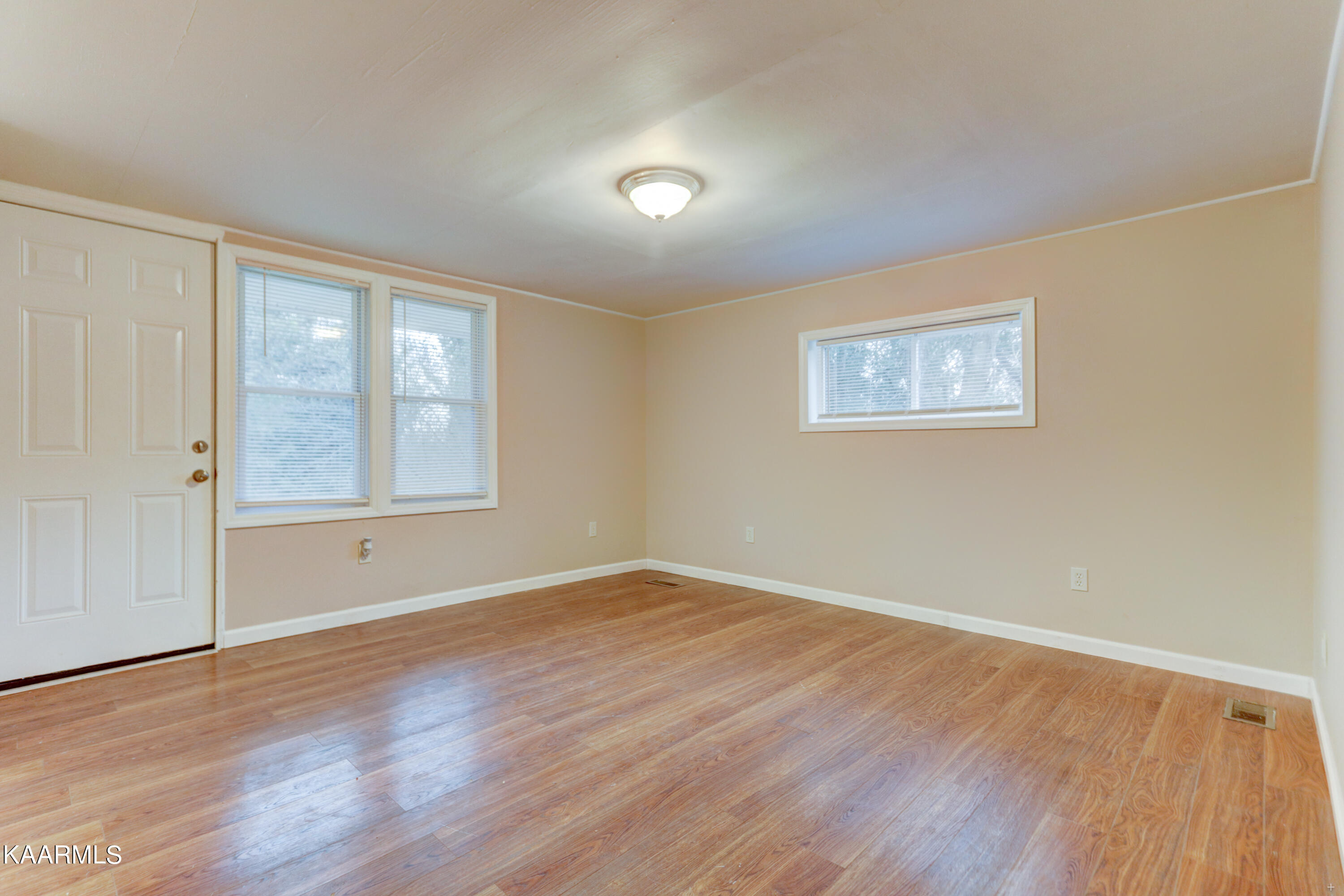 127 Jonathan Lane Oak Ridge, TN 37830 - Photo 5 of 15 Living Room