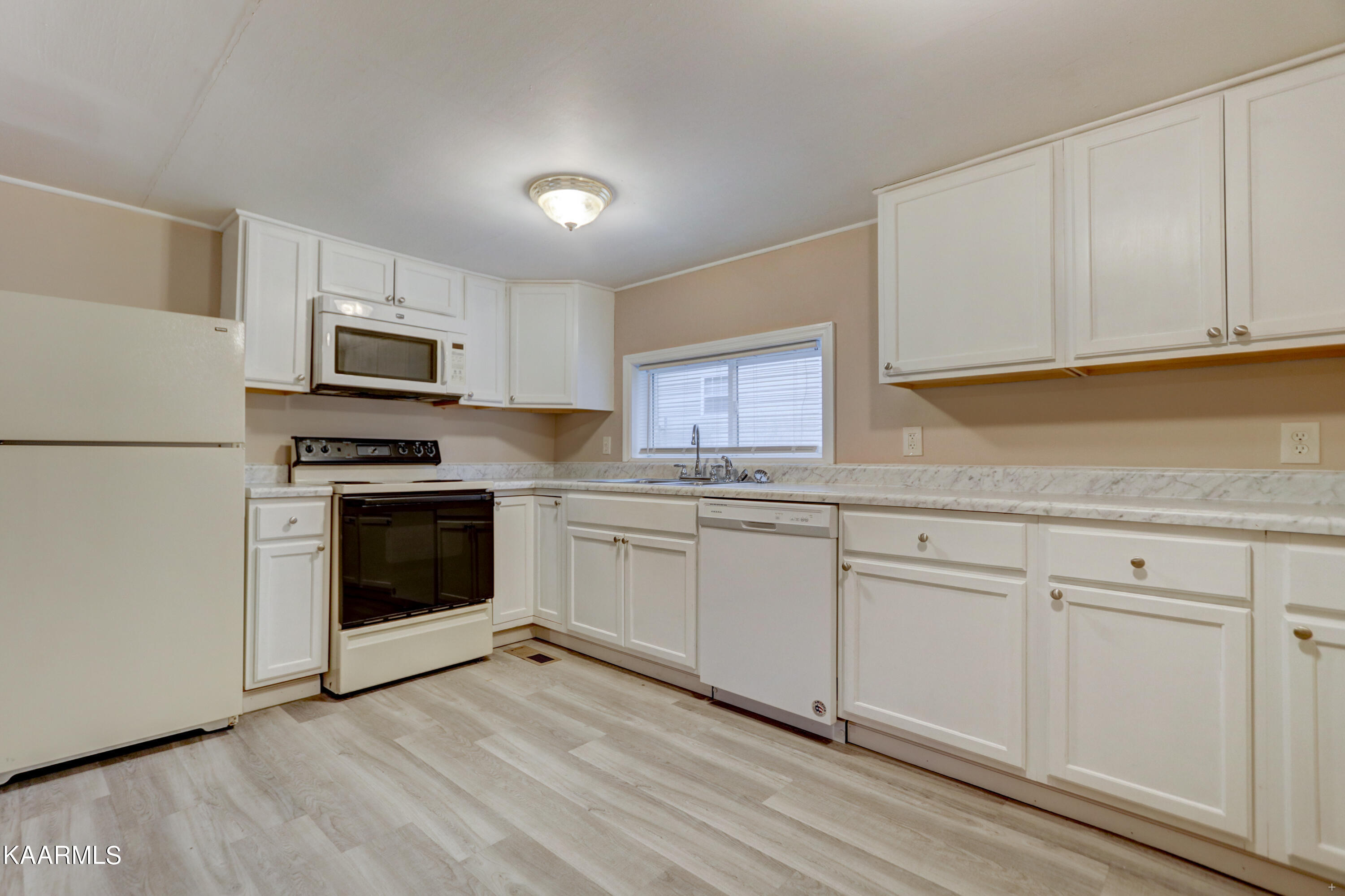 127 Jonathan Lane Oak Ridge, TN 37830 - Photo 8 of 15 Kitchen