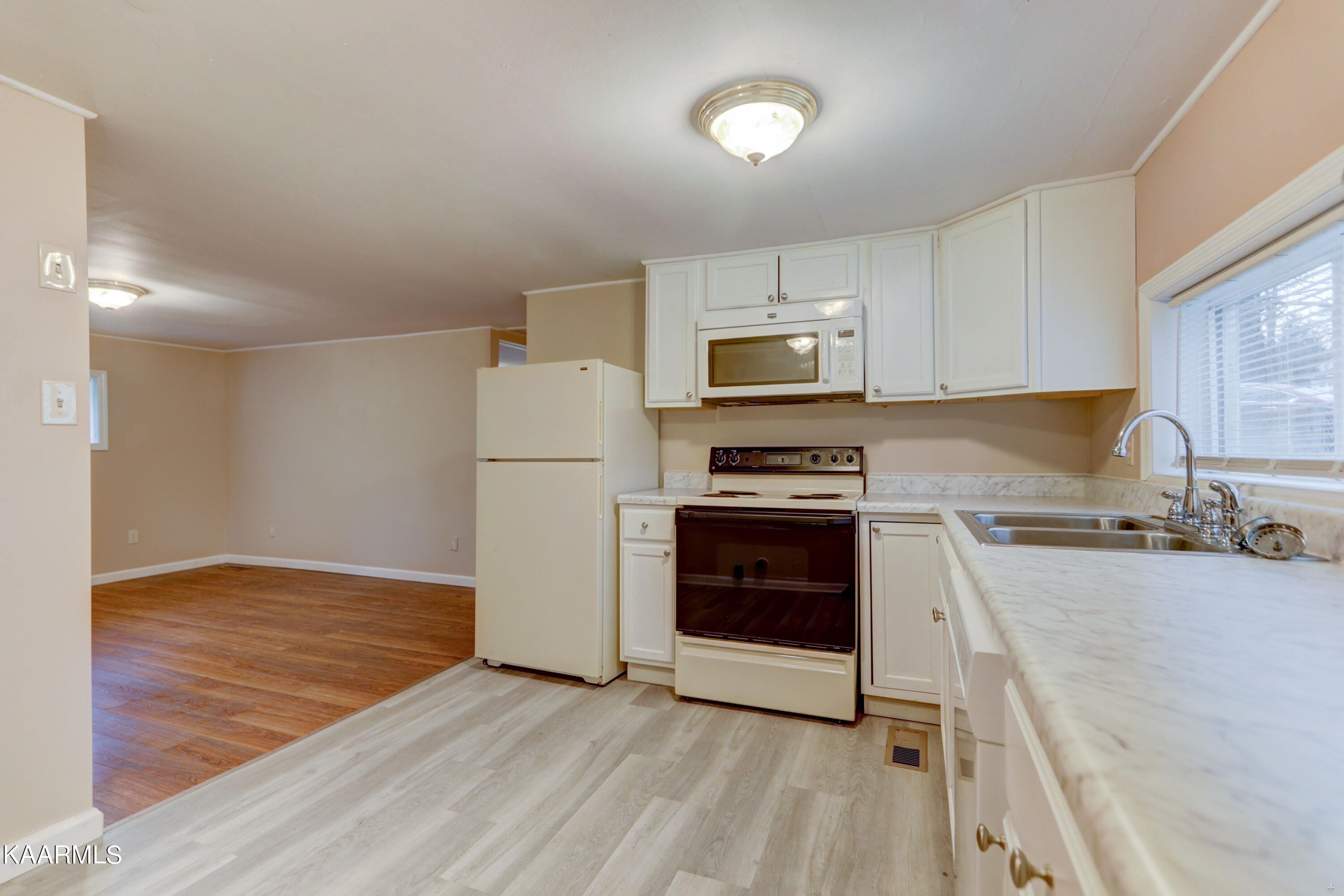 127 Jonathan Lane Oak Ridge, TN 37830 - Photo 9 of 15 Kitchen