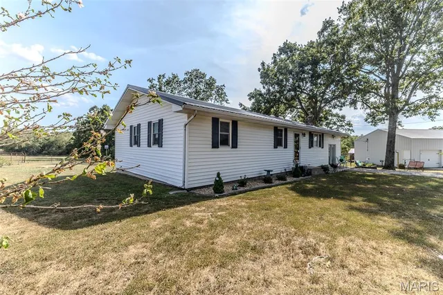 $379,900 | 18397 Hwy Hh, Lebanon, MO 65536
