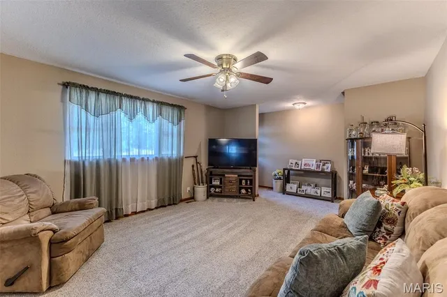 $379,900 | 18397 Hwy Hh, Lebanon, MO 65536