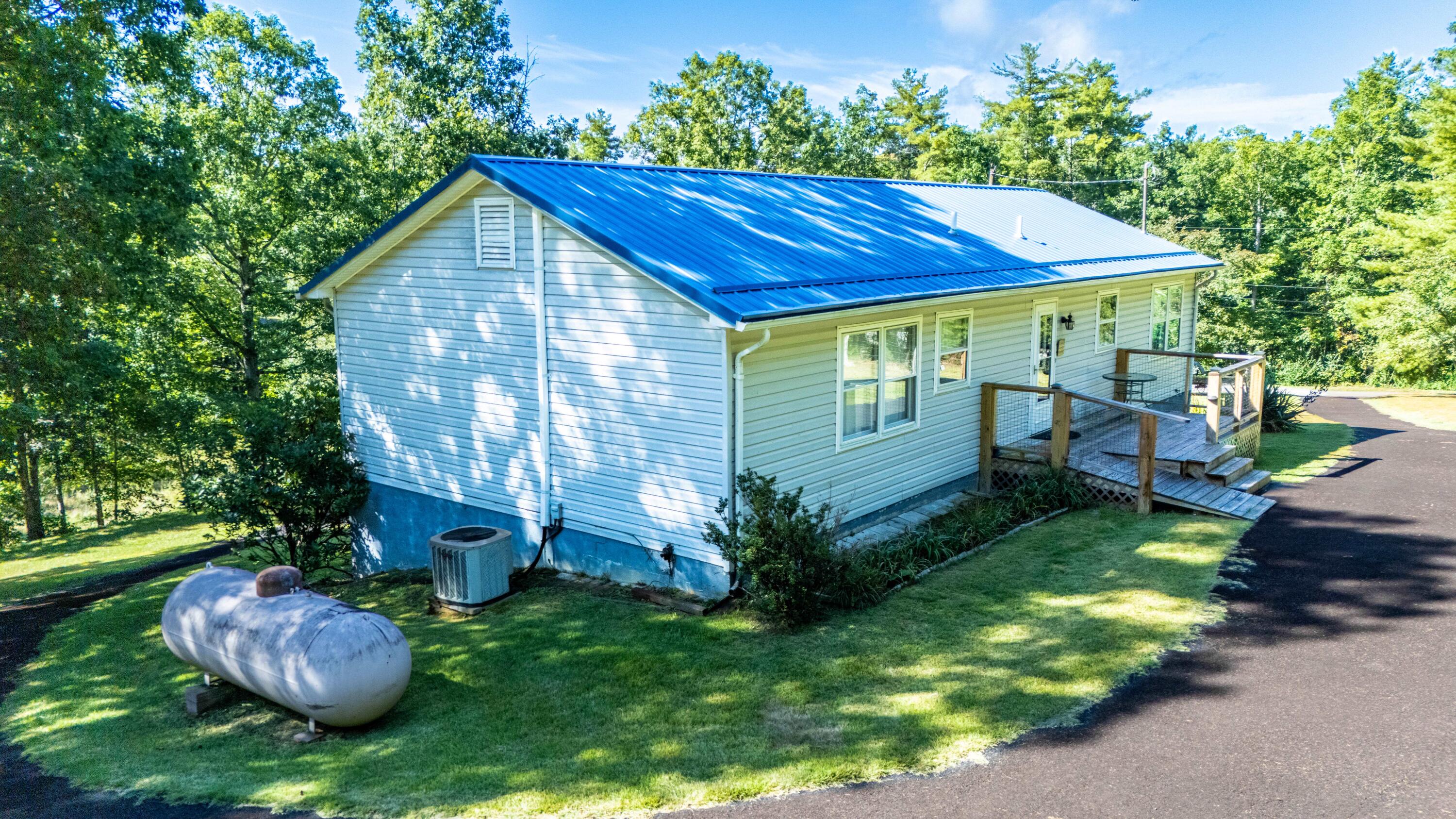 271 Woodland Road Hinton, WV 25951 - Photo 4 of 99 Gallery Image 4